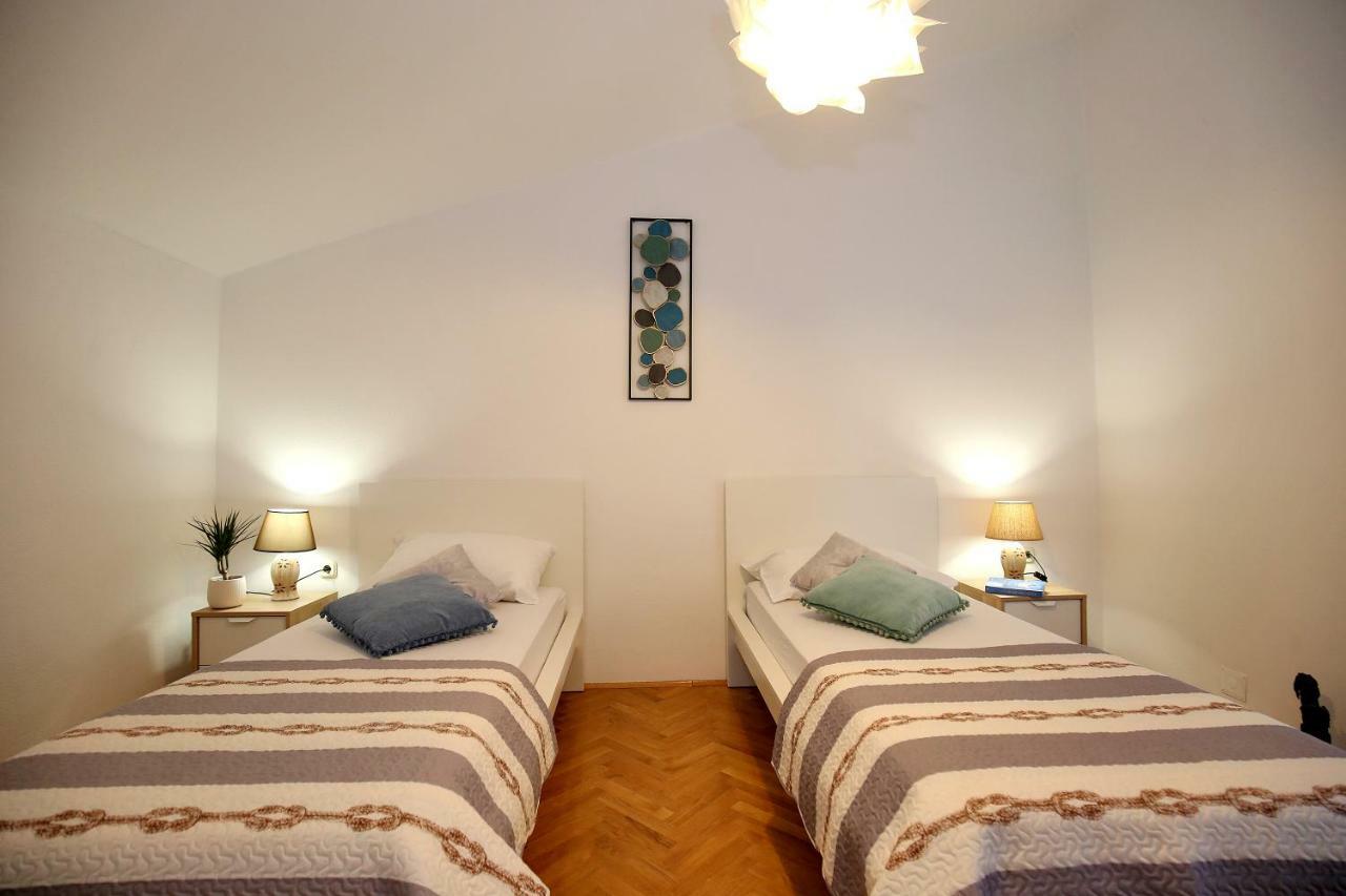 Apartments Ines Murter Ngoại thất bức ảnh